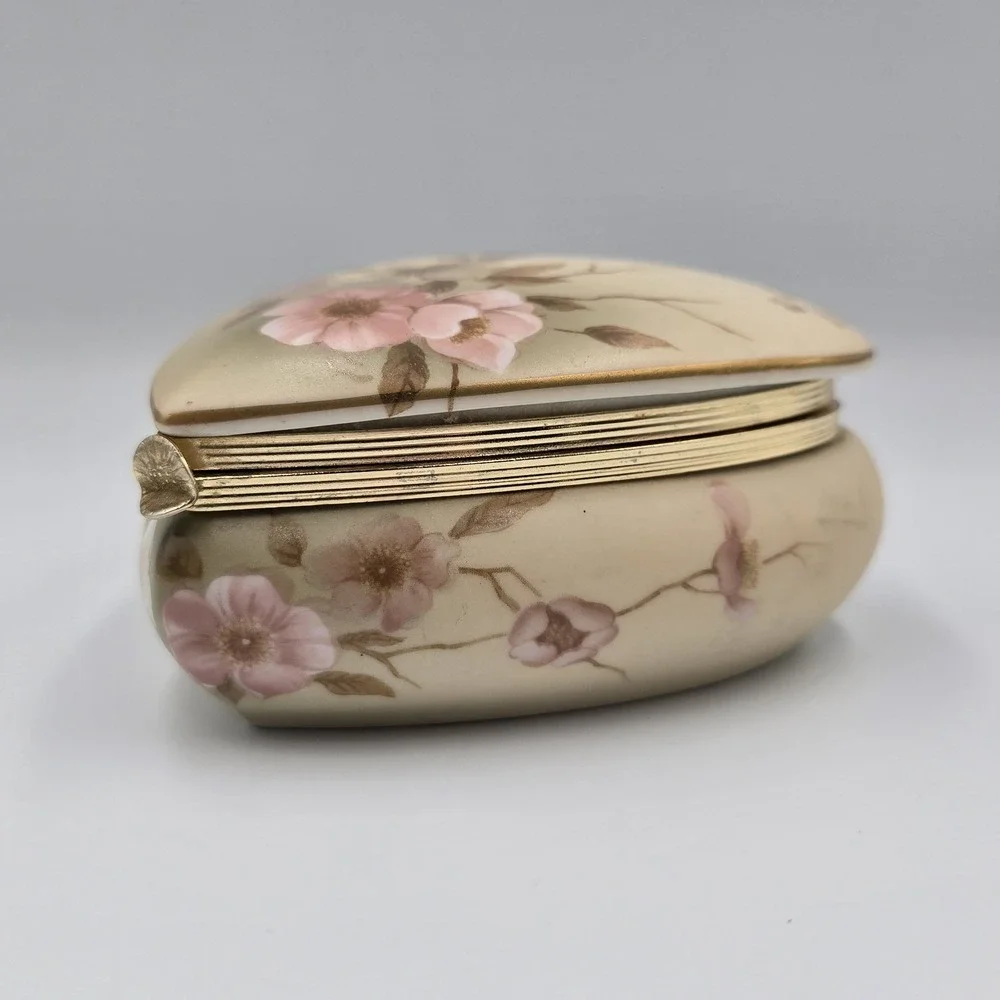 Victorian Garden Heart Trinket Box Dogwood Floral Hinged Porcelain Hummelwerk